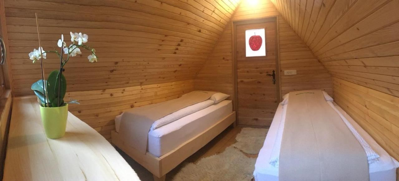 Glamping Naselje Zeleni Turizem Hotell Makole Exteriör bild