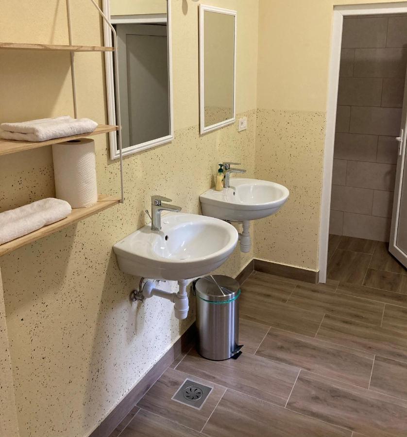 Glamping Naselje Zeleni Turizem Hotell Makole Exteriör bild