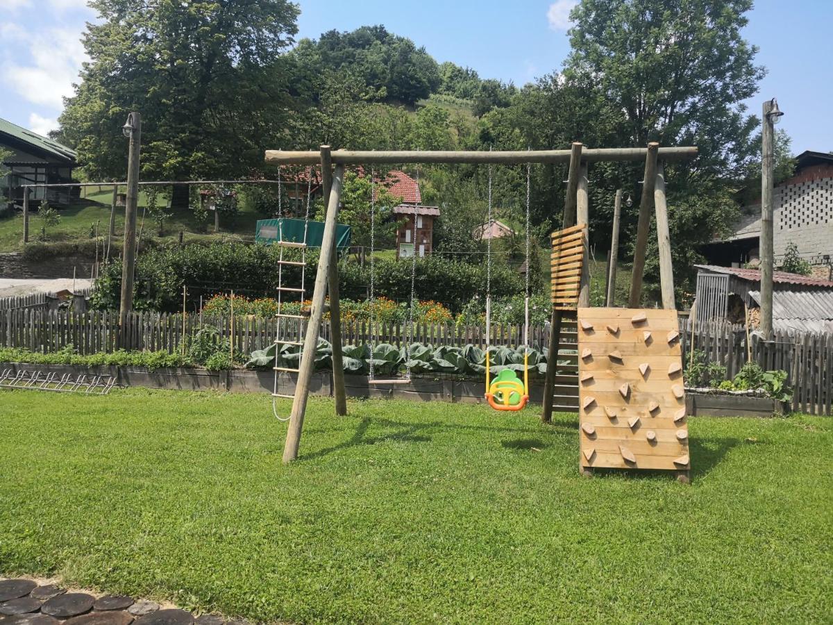 Glamping Naselje Zeleni Turizem Hotell Makole Exteriör bild