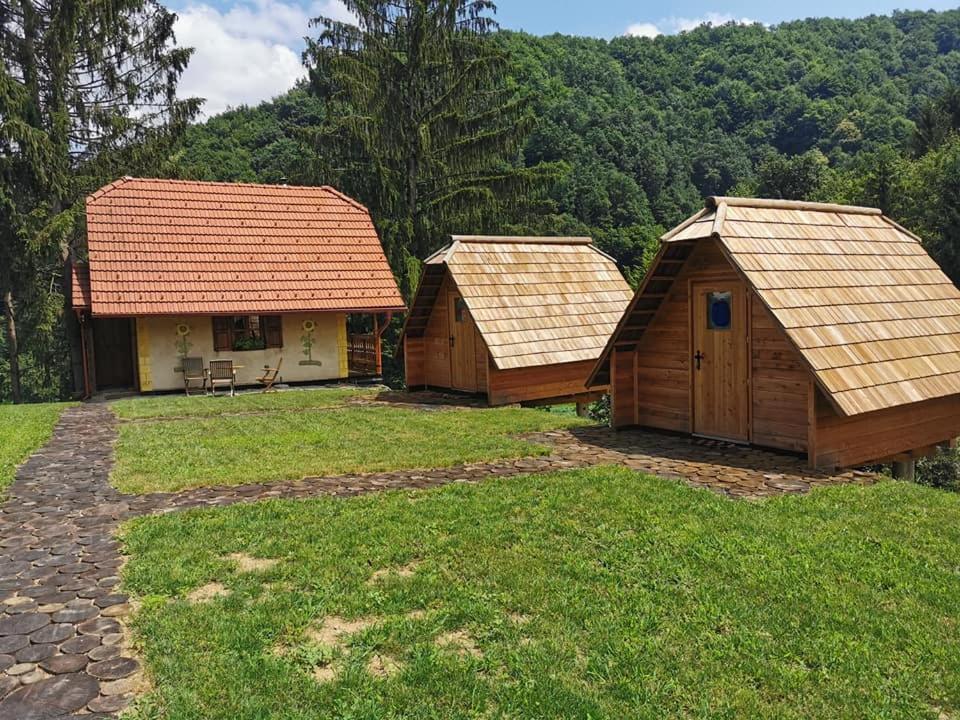 Glamping Naselje Zeleni Turizem Hotell Makole Exteriör bild