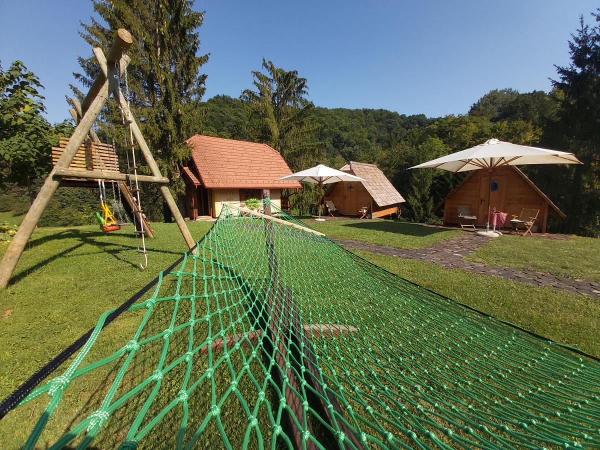 Glamping Naselje Zeleni Turizem Hotell Makole Exteriör bild
