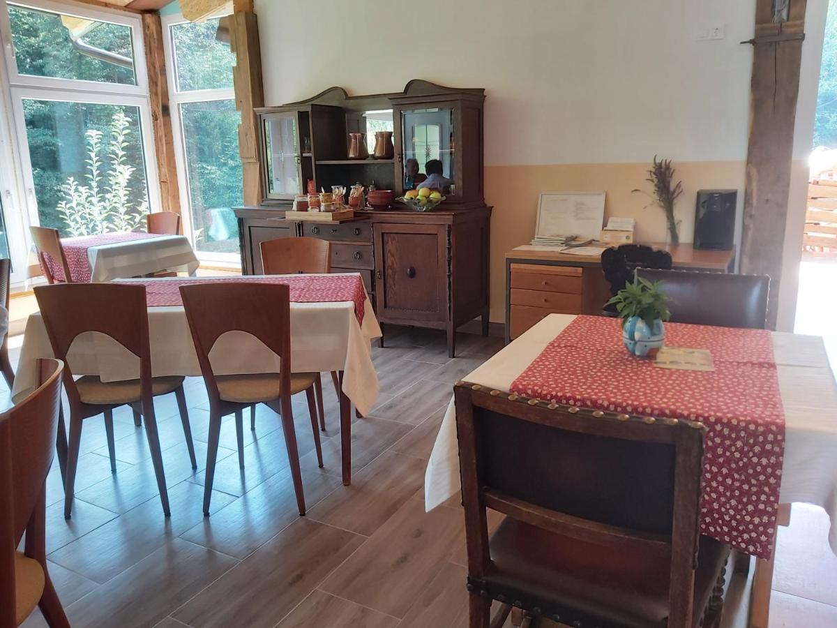 Glamping Naselje Zeleni Turizem Hotell Makole Exteriör bild