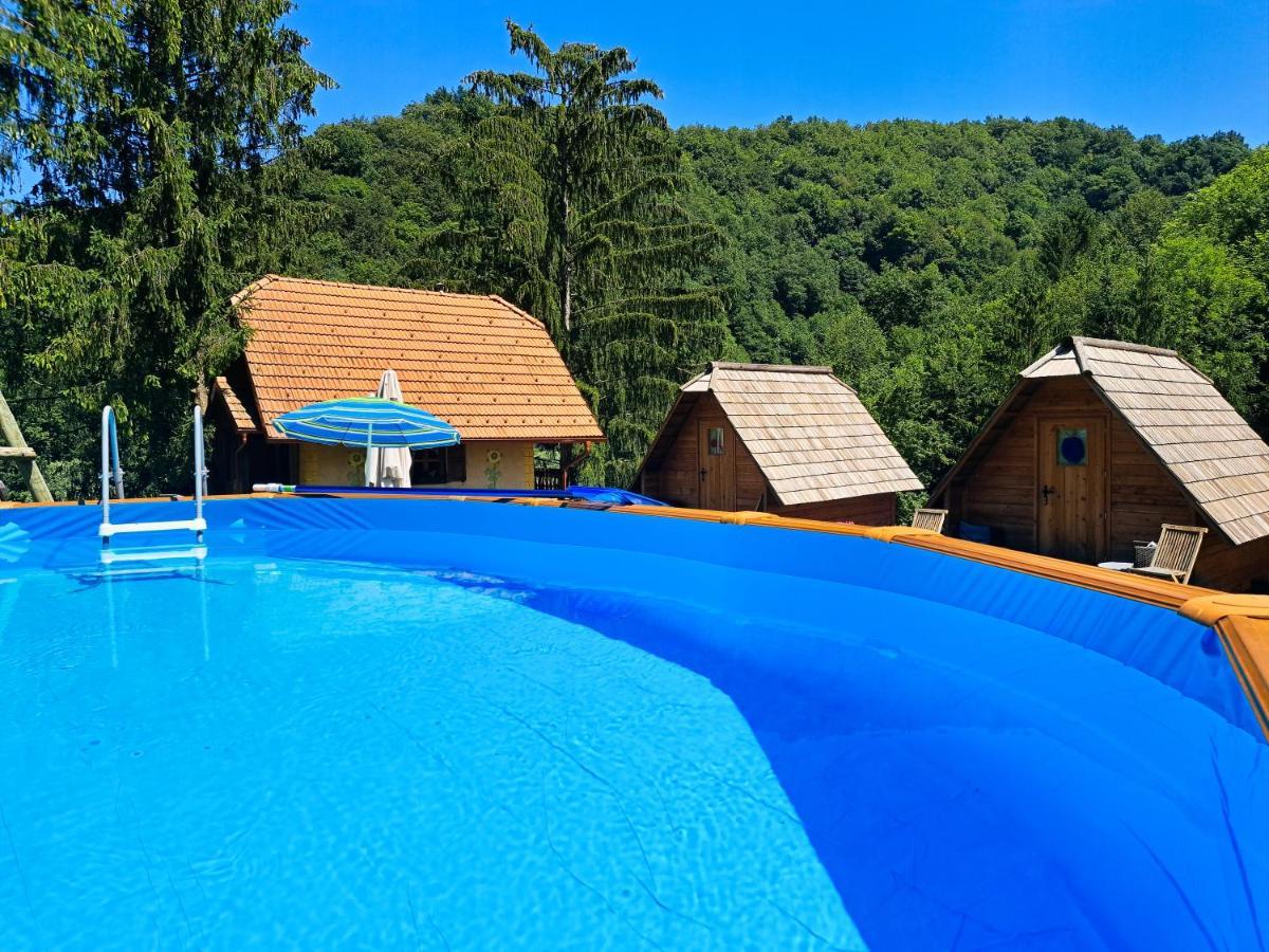 Glamping Naselje Zeleni Turizem Hotell Makole Exteriör bild